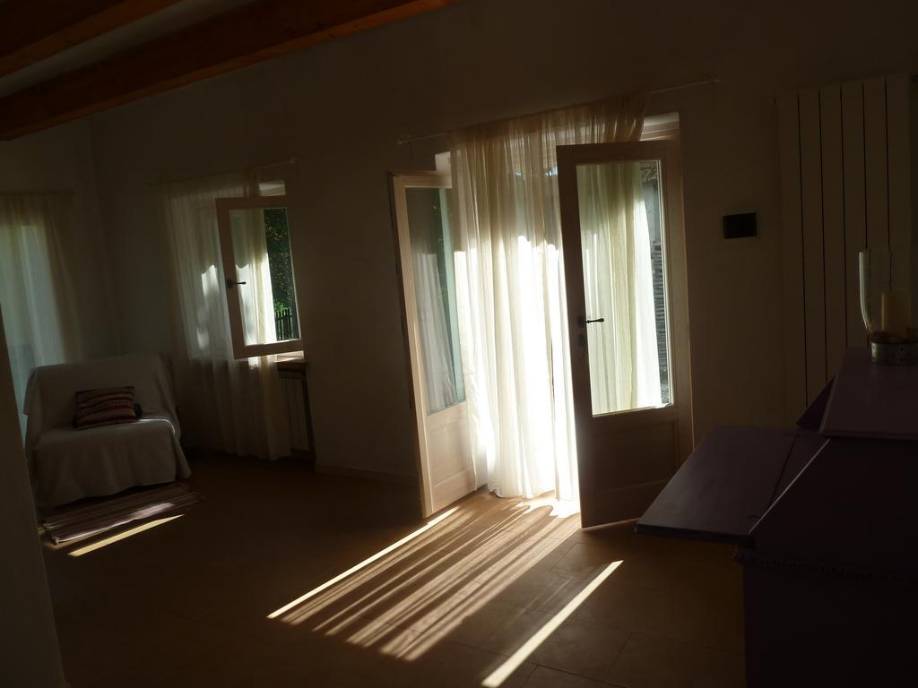 B&B Al Giardino Dei Mandorli Prasco Szoba fotó